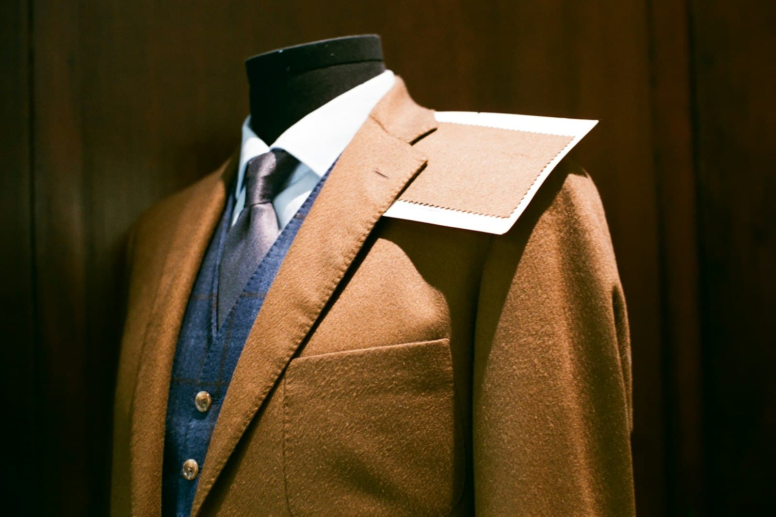 Chọn phom blazer hợp vóc dáng người Việt